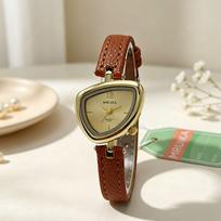 Irregular Triangle Women Watch Fashion Leather Strap Ladies Quartz Watches Luxury Gift Brand Wristwatches Relojes Para Mujer white