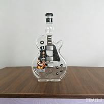 Elektrinės gitaros formos stiklinis viskio grafinas, Roko legendos naujoviškas alkoholio butelis namų baro dekoravimui ir dovanai white