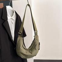 Japanese literature and art 2026 dumpling bag large capacity new fashion commuter messenger bag solid color shoulder bag white