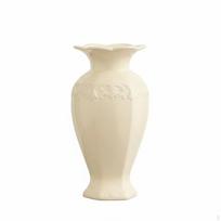 Keraminė vaza, pieniškai kreminė, prancūziško stiliaus, elegantiškas stalo centras, gėlių dekoras svetainei, white
