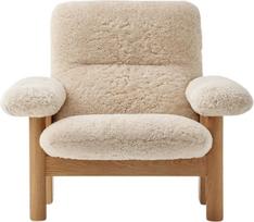 Audo Copenhagen Fotelis Brasilia Sheepskin su ąžuolinėmis kojomis baltos spalvos