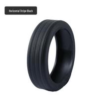 Universalus silikoninis ratukų apsauginis dangtelis kelioniniam lagaminui, atsparus dėvėjimuisi, sugeriantis smūgius, mažinantis triukšmą, neslystantis. Single black