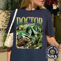 Vintažiniai Doctor Doom Multiverse Comfort Colors marškinėliai, Avengers Doomsday marškinėliai, Retro MCU piktadarių grafika, MCU gerbėjų dovana, Dr Doom marškinėliai 04 100 black