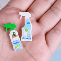1/12 Dollhouse Miniature Bathroom Kitchen Toilet Scene Decoration Doll Accessory 2Pcs Mini Simulation Cleaning Agent Model white