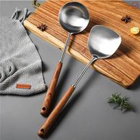 304 Stainless Steel Wok Turner Soup Spoon Ladle with Wooden Handle, Kitchen Cooking Utensils Wall Hanging