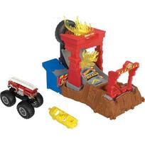 Hot Wheels Monster Trucks Fire Crash Challenge Playset (with 1 Truck) HNB90 red