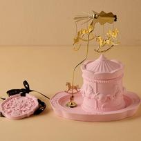 Carousel Scented Candle Set Rotating Music Box Aromatherapy Decor Birthday Gift Horse Year Souvenir Romantic Home Decoration Tobacco ebony rožinė