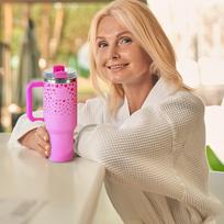 40oz nerūdijančio plieno puodelis su atverčiamu šiaudeliu ir sandariu dangteliu, įmontuotu šiaudeliu ir rankena, Valentino dienos dovanų puodelis (raudona Širdis) One Size rožinė