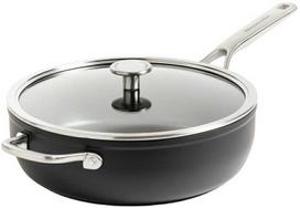 KitchenAid - Kaltinė grūdinto aliuminio keptuvė su dangčiu ir pagalbine rankena - juoda - 28 cm