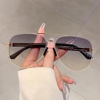 Classic Pilot Metal Sunglasses Women For Men Male Trend Vintage Sun Glasses Luxury Brand Designer Punk Popular Shades UV400 gray