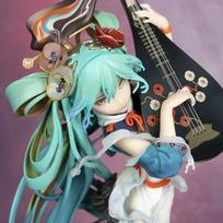 Hatsune Miku Traditional Japanese Anime Figure 10.6 inch (27cm) Big Anime Statue Exquisite Collectible Model ideal for children and perfect for black