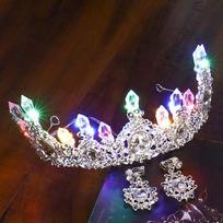 Šviečianti nuotakos karūna tiara LED šviesa šviečianti mergaitės princesės kalnų krištolo plaukų aksesuarai gimtadienio vakarėlis vestuvės Kalėdų dekoracija white