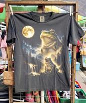 Vintažiniai Žalias varlės howling moon marškinėliai, Naktinio miško tvenkinio gyvybės tee, Cottagecore gamtos mylėtojo dovana 130 gray