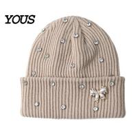 Gift for Her in Winter Sparkly Knitted Hat, Women Rhinestone Knit Hat with Faux Pearl Bow, Elastic Cold Weather Warm Stretch Cuffed Ribbed Skull smėlis