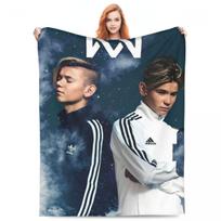 Marcus And Martinus dvynių berniukų patalynės užklotai MM dainininkų flanelinis pledas sofai lovai patogus sofos lovos užvalkalas Size: 75*100cm, Weight: 230 GSM black