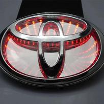 Skirta Toyota S121, Toyota Corolla PRADO Yaris CHR HRV AYGO Camry Vios Highlander LVALON Rav4 CHR REIZ 3D automobilio priekinės grotelės, bagažinės logotipas, LED šviesa 11cmX7.5cm raudona