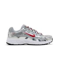 Nike P-6000 Mokykliniai 'Metallic Silver Gym Red' (Unisex) Metalinė sidabrinė / Matinė sidabrinė / Vėsi pilka / Sportinė raudona Vaikų bėgimo bateliai HV5064 002 35.5