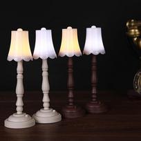 1/6 mastelio lėlių namelio miniatiūrinė LED lempa grindų lempa, skirta lėlių namų dekoravimui, žaislas su baltos šviesos dangteliu, skirtas lėlių namelio priedams Warm white light