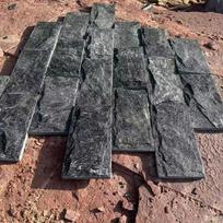 Juodas Kvarcito Grybo Akmuo - Tamsiai ir Šviesiai Juodai Pilkos Tekstūros Akmuo Vilos Sienoms & Vidaus Įėjimų Fonams 200x100x20 mm