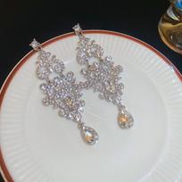 Exquisite Silver Needle Diamond Embedded Waterdrop Earrings Women's Fashionable Elegant Luxury Sensation Ear Jewelry gray