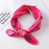 Šilkinės skaros galvos apdangalai moterims Kaklo skarelė Kvadratinė skarelė Moteris Plaukai Bandanas Madingi Šalikai Moteriški Spausdinti Dizainas Foulard Naujas One Size šokoladas