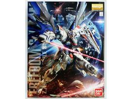 Bandai MG Freedom Gundam Ver.2.0 surenkamas modelis 1/100, 61611