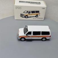 Modelinis automobilis 596 1:64 Suburban H1 Express Van Wagner Victoria Crown Keli lengvojo lydinio modeliai white