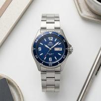 Orient Mako II SAA02002D3 Automatic Diver Watch Deep Navy Blue Sunburst Dial 200M Water Resistant Stainless Steel Day-Date Men's Wristwatch blue