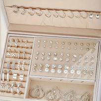 European-American Gold Twist Ear Cuff: Versatile, No Piercing Required, Exaggerated Style beige
