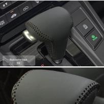 Suderinamas su 07-26 Honda CRV/Civic natūralios odos pavarų perjungimo svirties rankenėlės dangtelis automatinei pavarų dėžei.