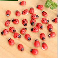 100pcs Resin Tiny Bees Ladybugs Craft Little Animal Figurines Red Landscape Ladybug Decor DIY Garden Ornaments red