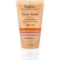 Babo Botanicals, Kasdienis skaidrus tonuotas apsauginis kremas nuo saulės, SPF 30, natūralus švytėjimas, be kvapiklių, 50 ml