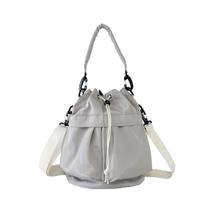 Casual large-capacity bucket bag, new drawstring, premium version, underarm bag, niche design, textured commuter shoulder bag, women šviesiai pilka spalva