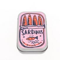 1 vnt. Nešiojama skardinė dėžutė Mini metalinė dėžutė Mielas skardinės dėžutės su sardinių paveikslėliu Maža dėžutė vaistams Kelioninė dėžutė papuošalams Stalas one size white