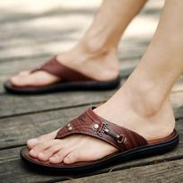 Hot Sale Men's Flip Flops High Quality PU Leather Men Slippers New Summer Beach Sandals Soft Soled Men Casual Shoes 39 tamsiai ruda spalva
