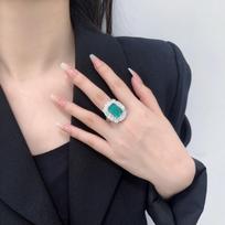 Light Luxury Diamond-Set Emerald Diamond Ring For Women'S High-End Luxury Finger Ring Hand No. 10 beige