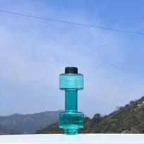 Personalized Dumbbell Cup Fitness Water Bottle Plastic Cup Sealed Leakproof 550ml Sport Bottle žalia