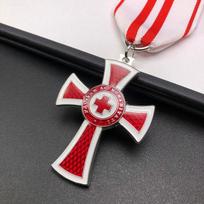 Pergraviruotas Antrojo pasaulinio karo Austrijos-Vengrijos Raudonojo Kryžiaus medalis Dide ąžuolo vainiko sagė pakabukas Užsienio medalių priedai Pakabukas black