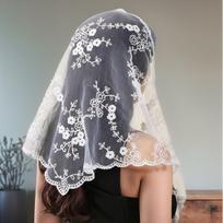 Nėrinių trikampis skara Siuvinėta gėlių nėriniuota skara Mažas šalis Nertas galvos skara Galvos apdangalai Bandana moterims 82*51cm black