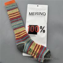 100% merino vilnos, iki blauzdos, sutirštintos, žygio ir slidinėjimo kojinės One Size brown
