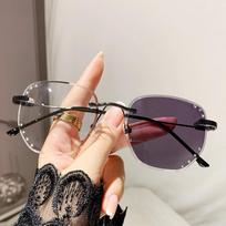 Berėmiai šviesai jautrūs, spalvą keičiantys anti-mėlyni akiniai Prabangūs Diamond Trim Advanced Sensing Myopia Glasses Moteriški pilkos arbatos akiniai. -100 gray