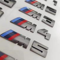 For BMW M E46 E90 E60 1Pcs Car Body Side Badge Body Rear Trunk Decor Stickers For BMW M E70 E71 G02 X1 X2 X3 F26 E83 F25 E53 Accessories q00 M3 pilka