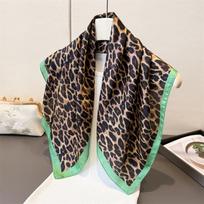 Moterims Skarelė su leopardo raštu Šilkinė Raudonas kraštas 70cm Kvadratinė Satino Bandana Šalikas Madingas Galvos Apdangalas Prabangus Dizainerio Stiliaus Kaklo Šalikai 70X70cm gray