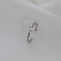 925 Sterling Silver O-Shaped Ring for Women: Fashionable Open Design, Light Luxury, Cold Style Index Finger Accessory. Adjustable gray