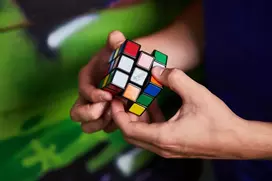 Spin Master ORIGINALUS KLASIKINIS RUBIC CUB + 3X3 RAKTŲ PAKAKAS