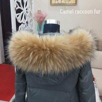 Juodas moteriškas dirbtinio balto ir lapės racūno kailio apykaklė striukei su gobtuvu, vienetinis pirkinys Camel,75CM beige