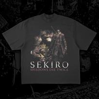 Sekiro: Shadows Die Twice Vintage Battle Scene Mock Neck Oversized T-Shirt | Unisex Samurai Gaming Streetwear Tee XXL juoda