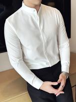 Aukščiausios klasės vyriški balinti slim fit marškiniai su stovinčia apykakle ir paslėptais sagomis – ilgomis rankovėmis, verslo apranga. gray