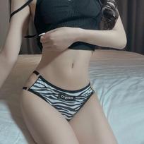 Sexy Underwear Letter Thong Women's Sports Fitness Traceless Tide Metal Hollow Sexy Hottie Swimsuit Panties One size zebro rašto spalva