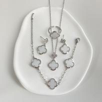 Elegantiškas perlamutrinis keturlapis dobilas 4 dalių papuošalų rinkinys Auksinės/ Toninės Titano Plieno Grandinėlės Karoliai Apyrankė Auskarai Žiedas Moterims T-47 Silver White white